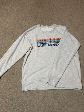 Lake Geneva Gray Graphic Crewneck Sweatshirt size L